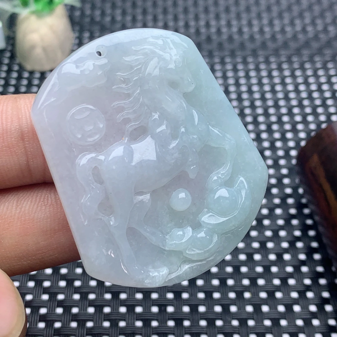 缅甸天然A货翡翠冰透一马当先马到成功马牌挂件吊坠白色精雕仿古