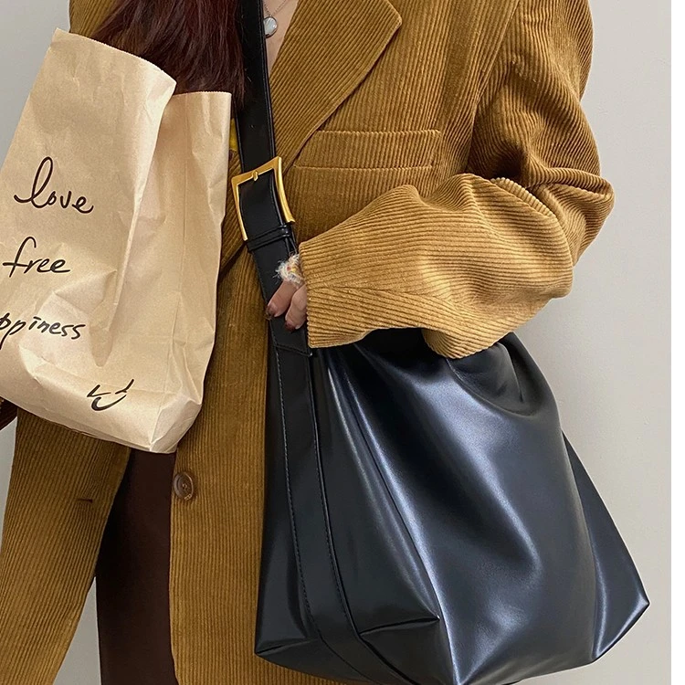 901-950号港风斜挎小众休闲简约百搭通勤肩包