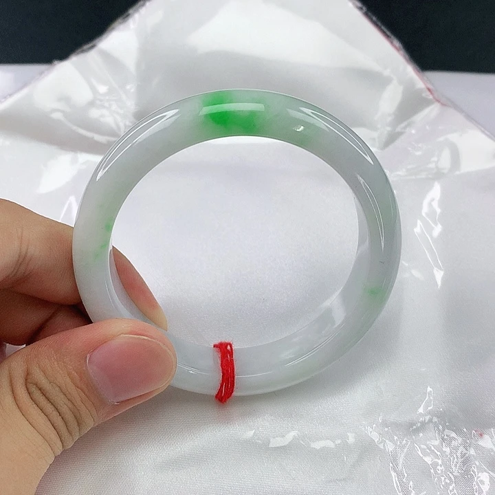 翡翠手镯未镶嵌圈53。8015。2