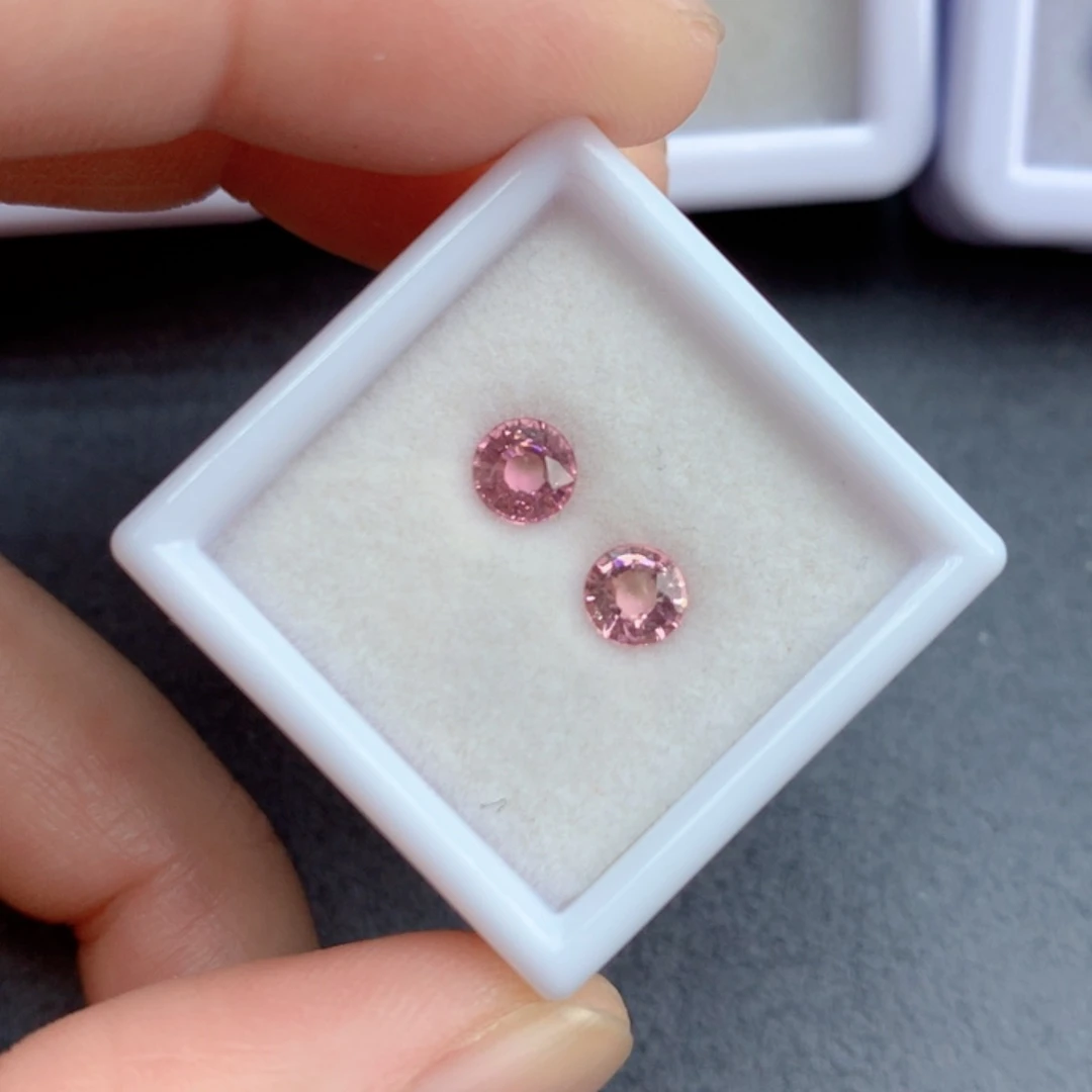 红色碧玺0.88克拉裸石未镶嵌