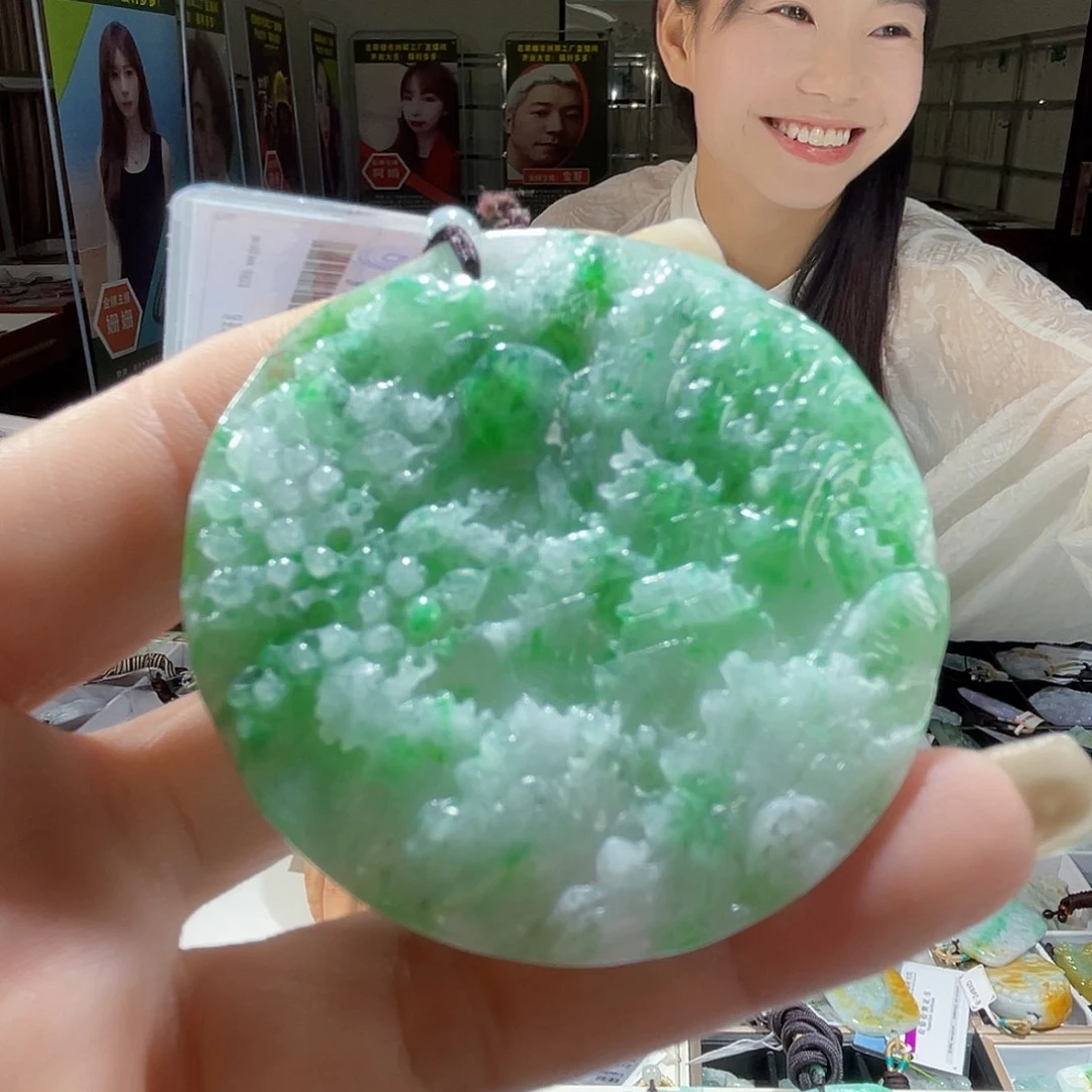 翡翠未镶嵌颈饰一