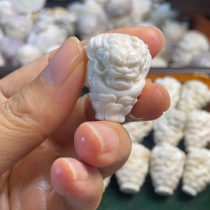 看***好配饰鹿角雕刻一个出