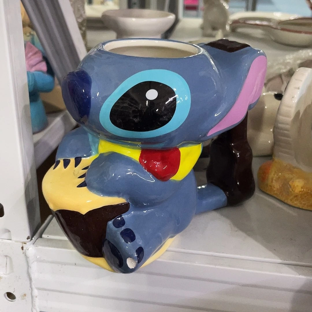 摆件  磕碰。瑕疵。