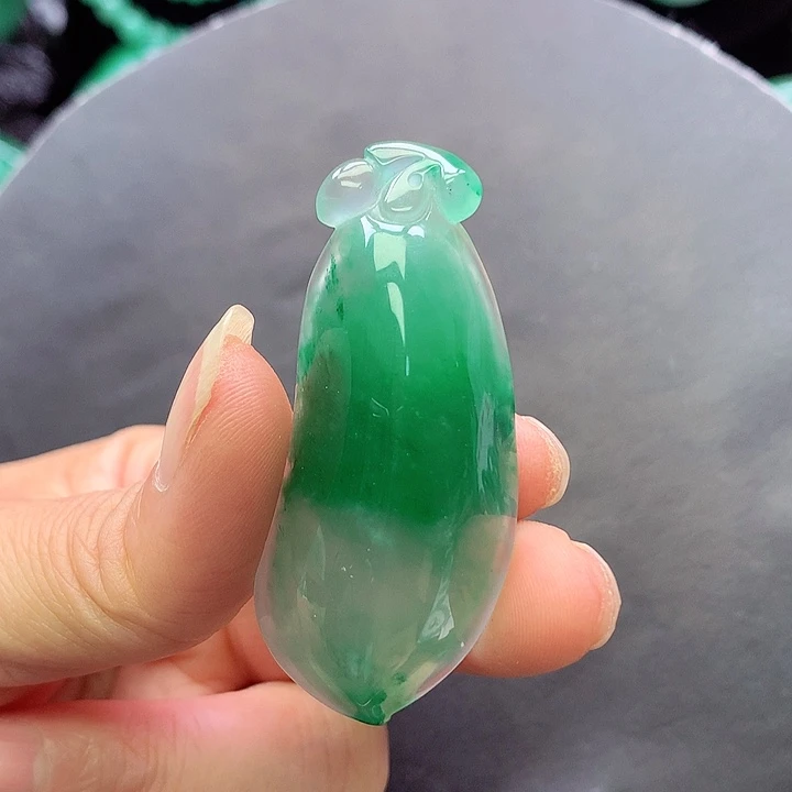 颈饰未镶嵌石英质玉