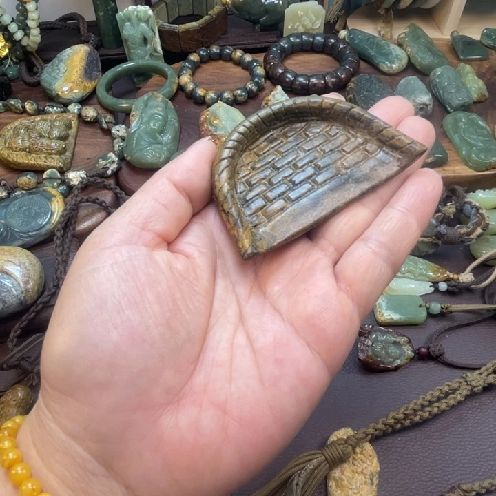 和田玉未镶嵌珠宝半成品