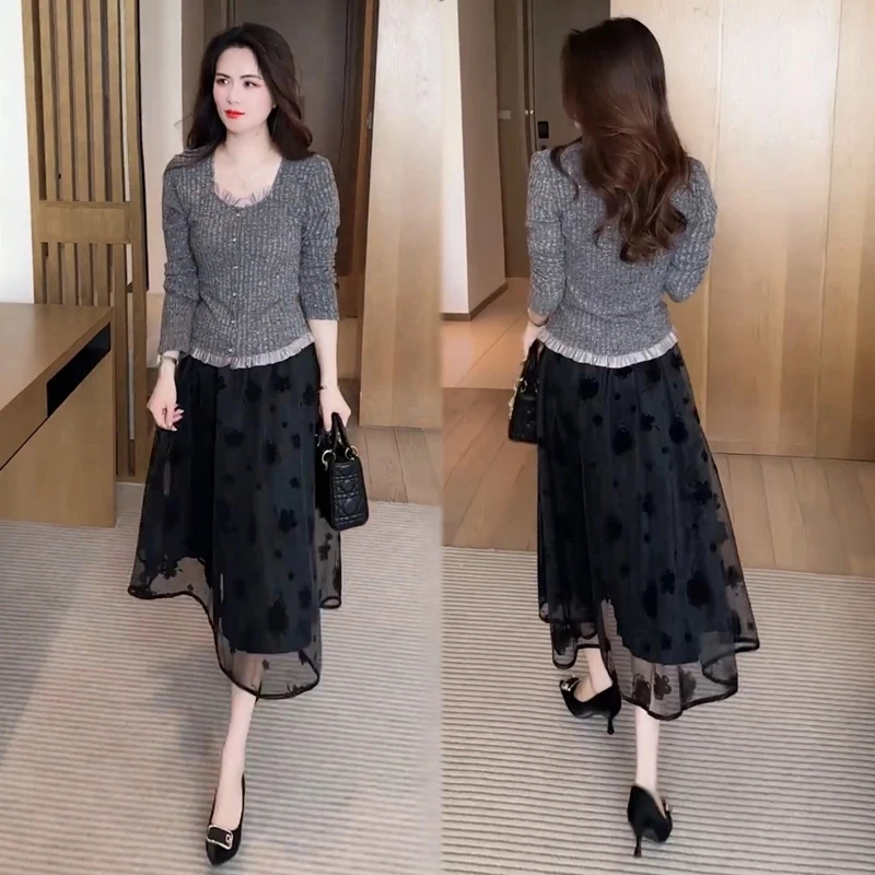 早春季设计感洋气质小个子休闲减龄长袖T恤+蕾丝半身裙时尚套装