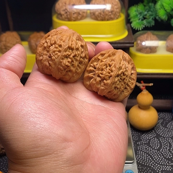 文玩核桃吊坠望月45