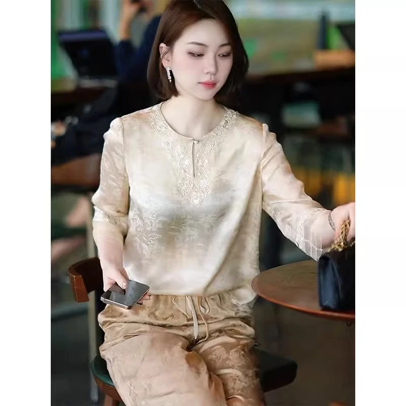 新中式杏色圆领七分袖衬衫女2025秋新款国风提花轻奢刺绣大码上衣