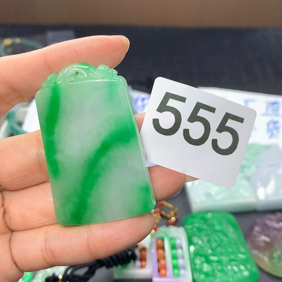 翡翠颈饰未镶嵌我