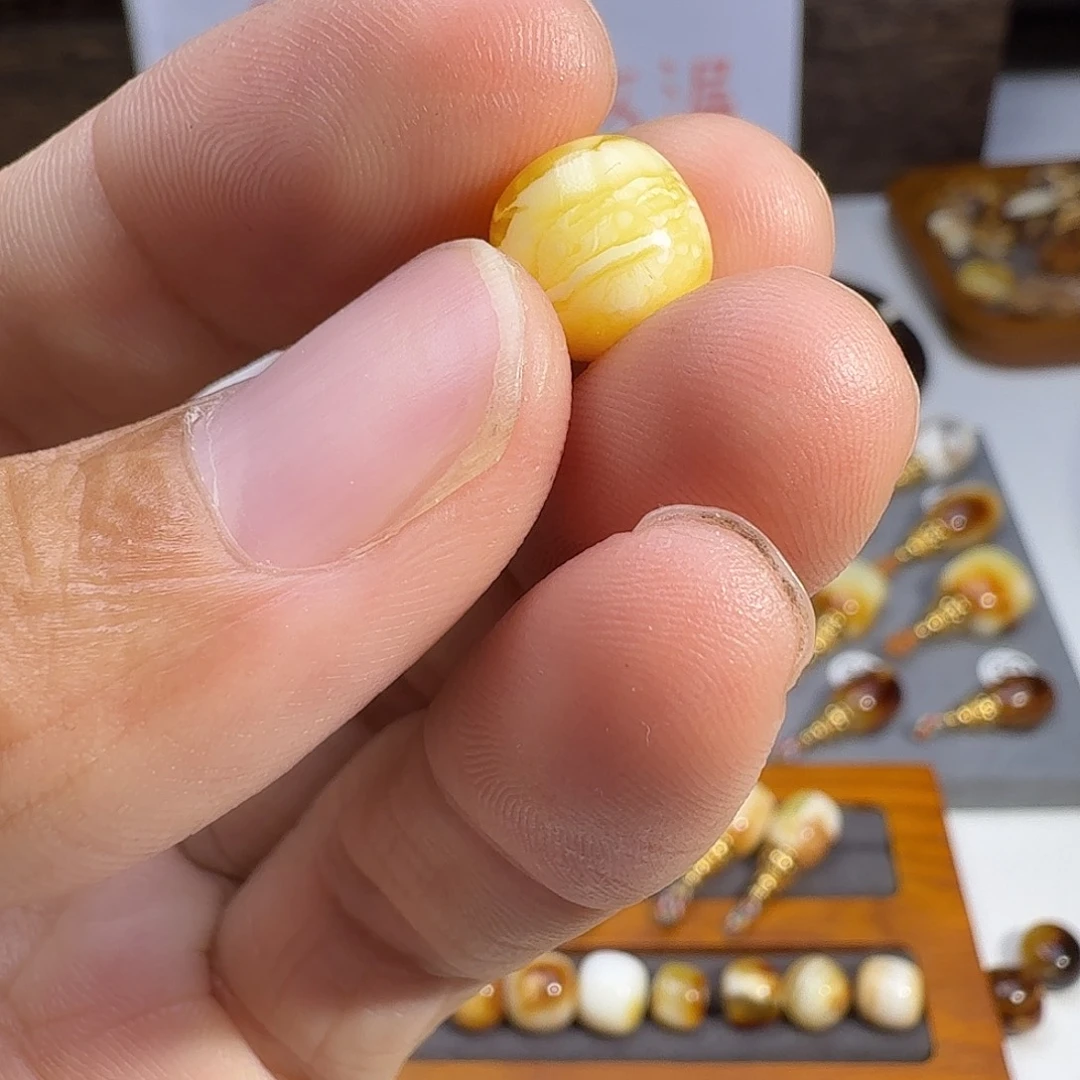 K***n琥珀未镶嵌珠宝奇石琥珀