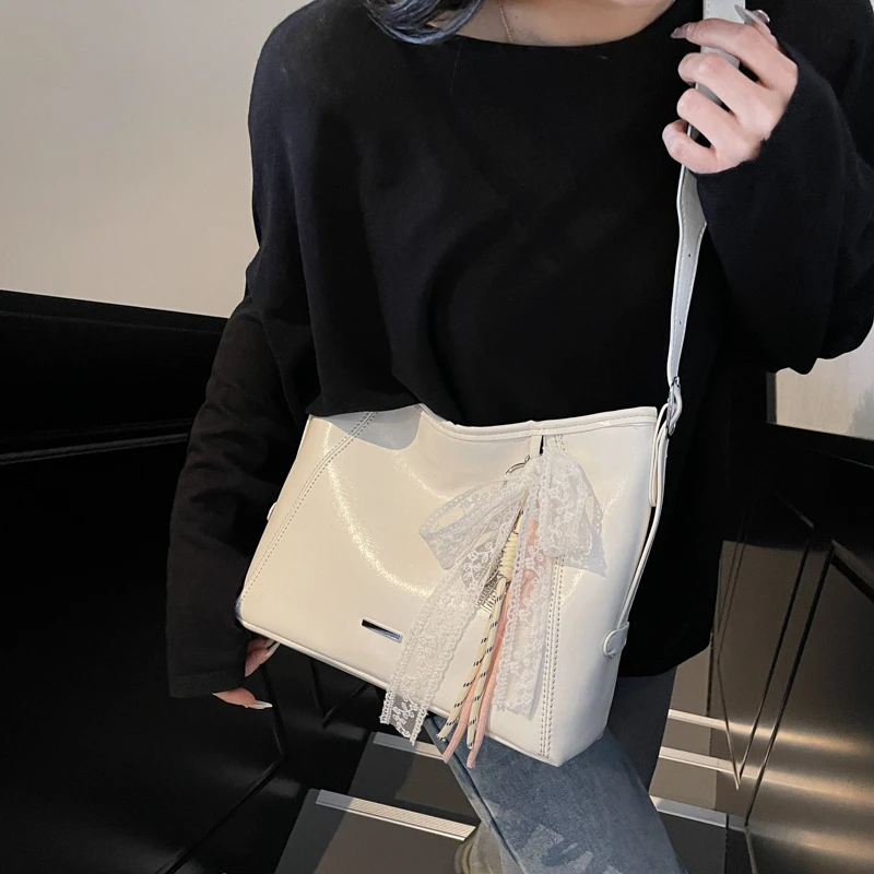 端雪定制大容量简约流行小众爆款时尚气质高级感百搭单肩斜挎包包