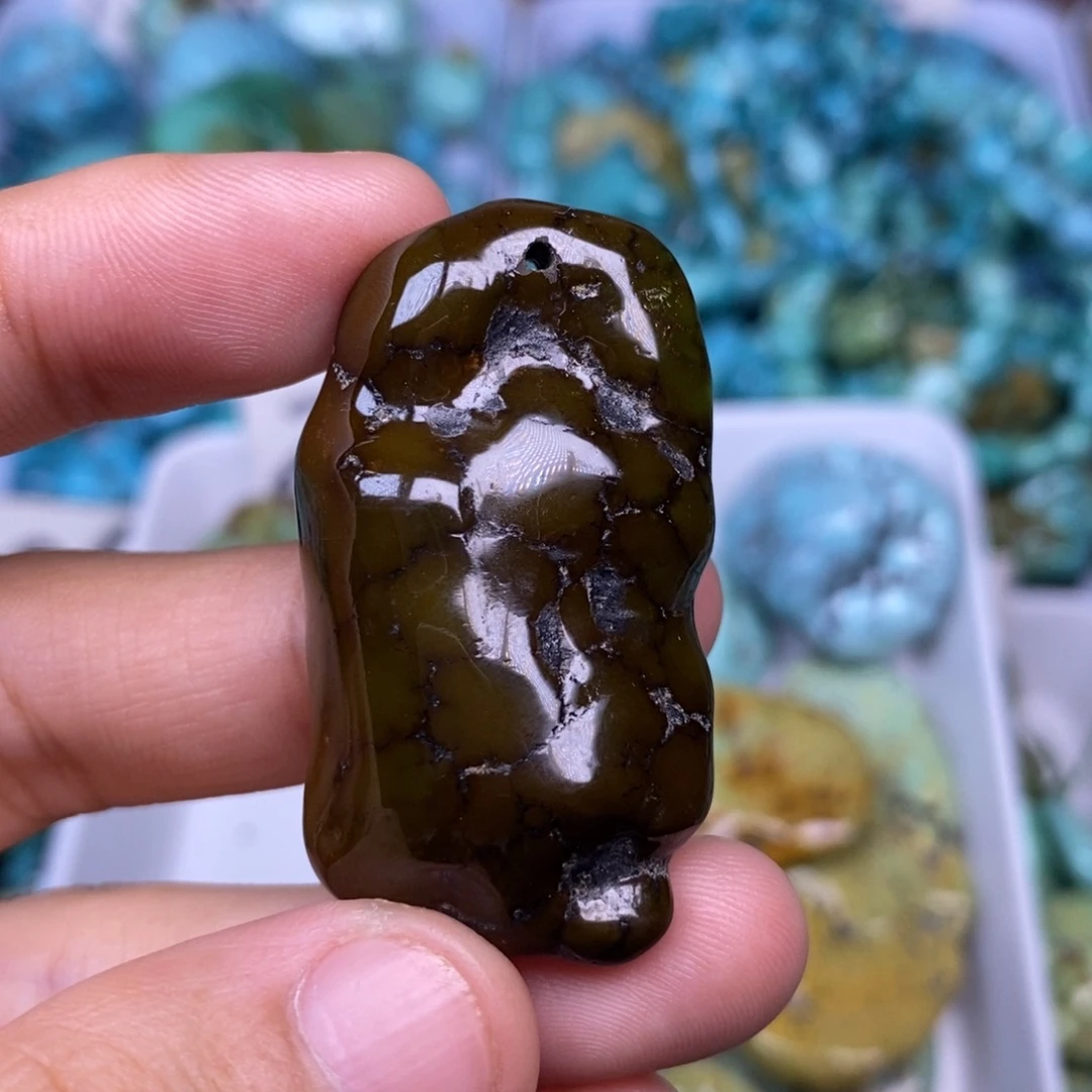 绿松石未镶嵌颈饰