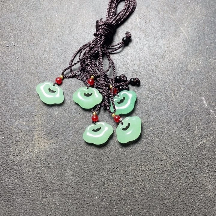 颈饰未镶嵌石英质玉