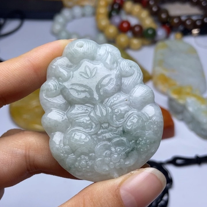 翡翠颈饰未镶嵌翡翠