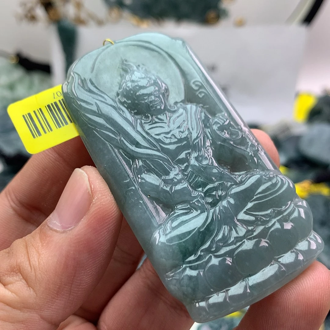 翡翠未镶嵌颈饰不动