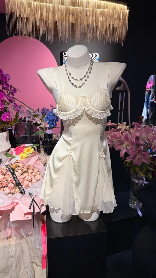 性感冰丝吊带睡裙带胸垫小胸聚拢适合夏季居家穿着