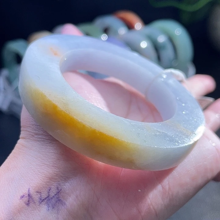 定制翡翠未镶嵌翡翠手镯