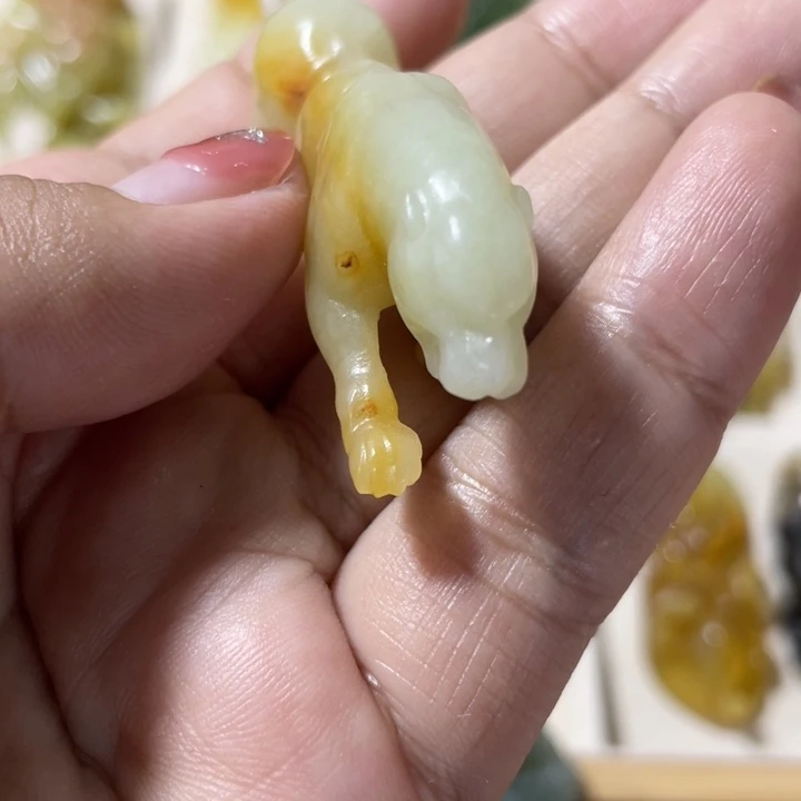 岫玉未镶嵌吊坠(赠链)