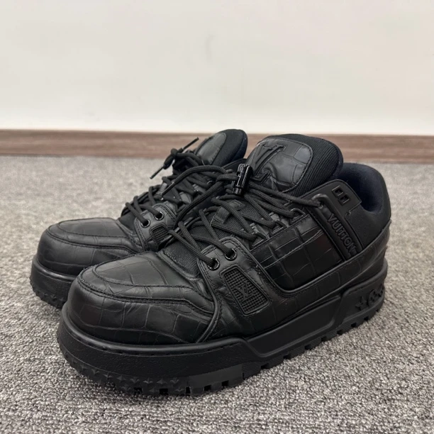 95新 LouisVuitton/路易威登 42码 lv黑色鳄鱼纹胖丁鞋子