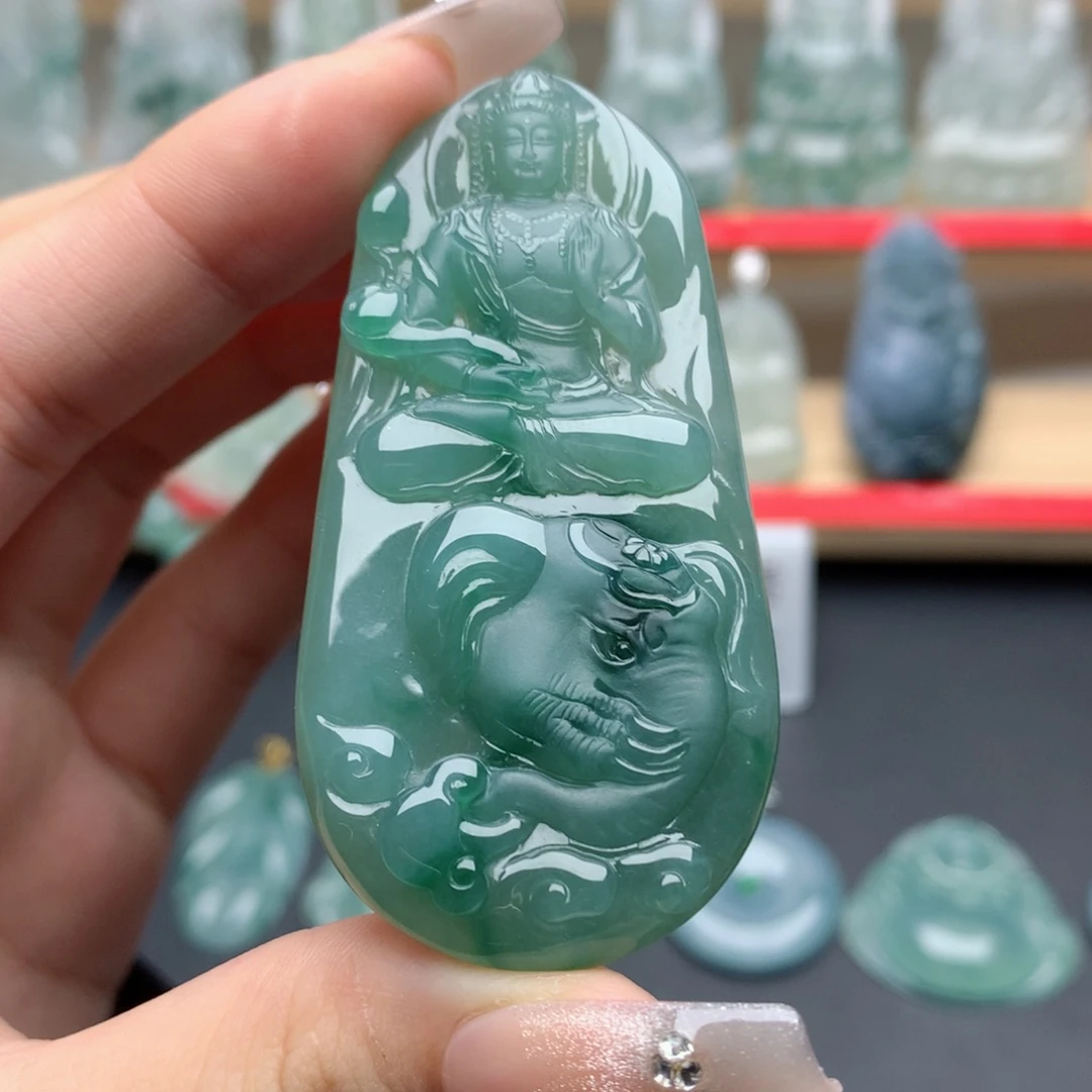 翡翠未镶嵌颈饰普贤菩萨