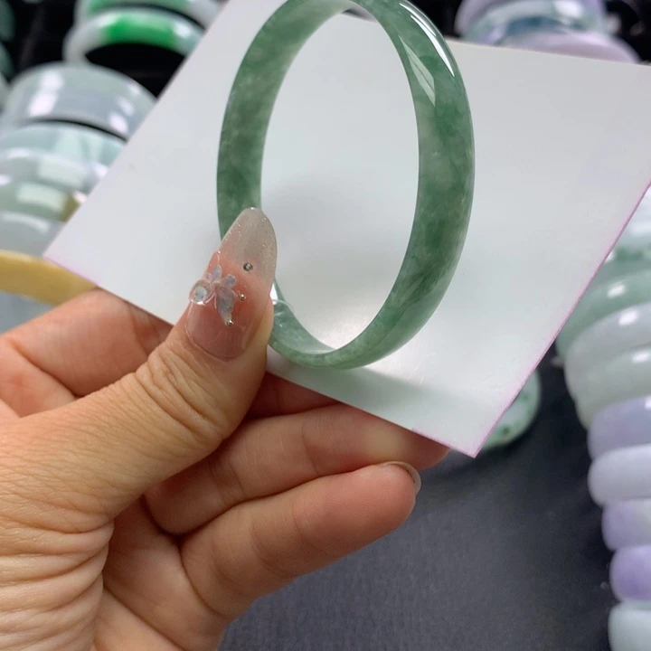 翡翠未镶嵌手镯公主51+