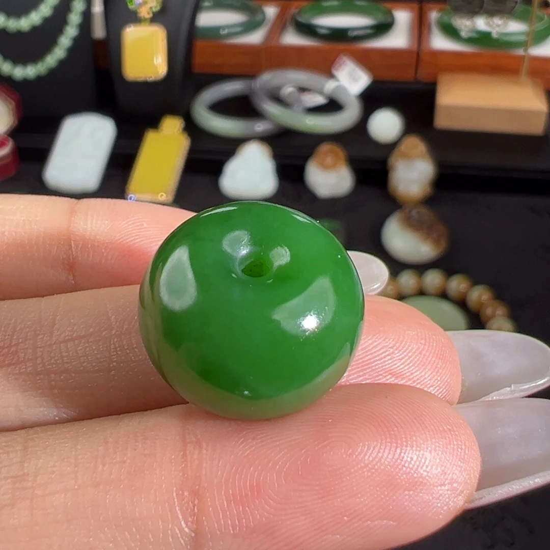 颈饰未镶嵌和田玉（碧玉）油绿平安扣