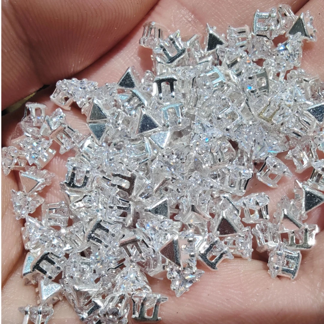 【厂家直销】DIY爪锆4mm三角锆石宝石穿线串珠设计创作