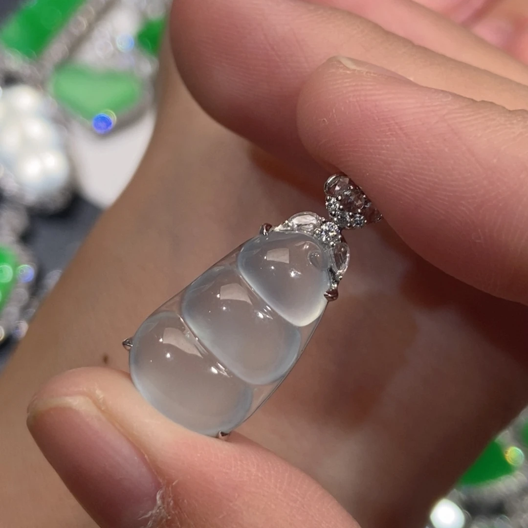 翡翠18K金镶嵌颈饰天然缅甸A货翡翠