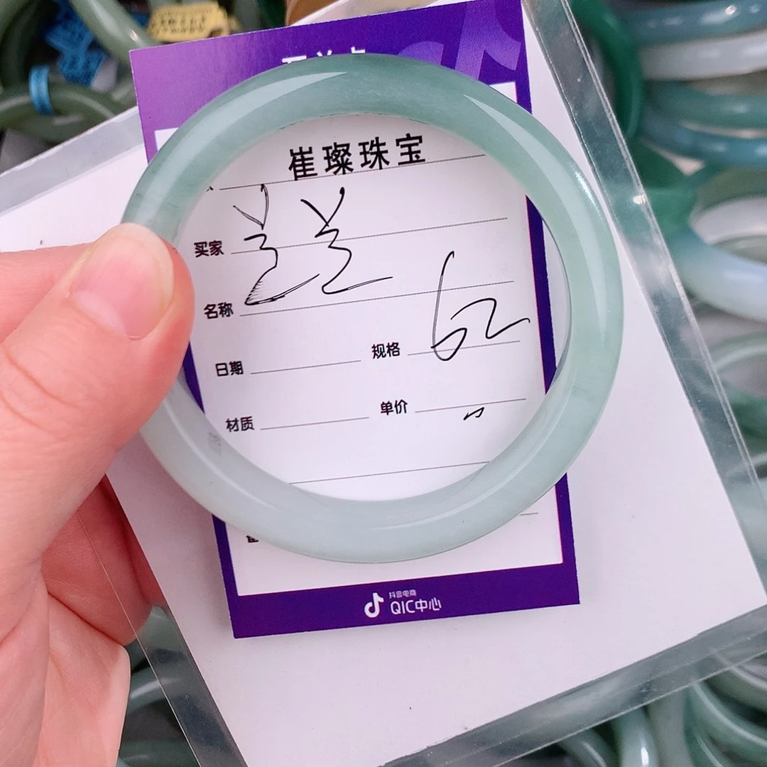 未镶嵌手镯石英质玉（金丝玉）兰*