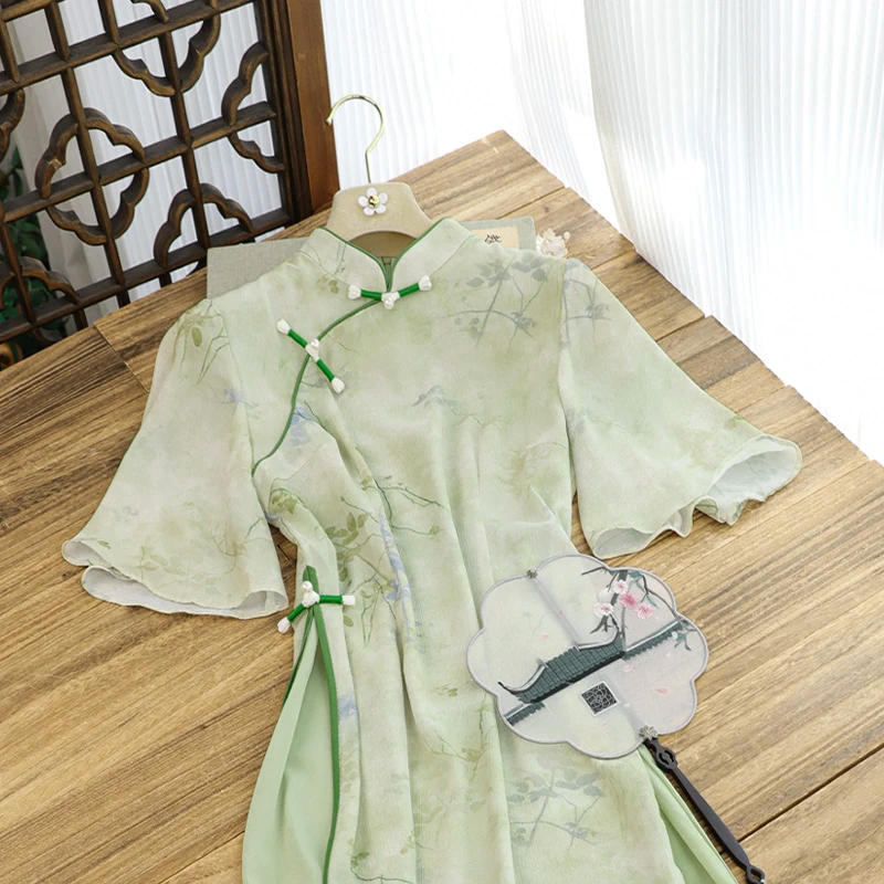 俏娘鱼新中式改良奥黛旗袍裙子女款爆款2025夏新款绿色倒大袖日常