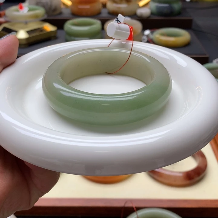 未镶嵌手镯石英岩玉