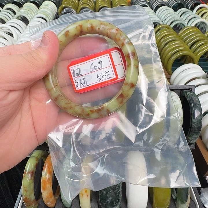 蛇纹石玉未镶嵌手镯