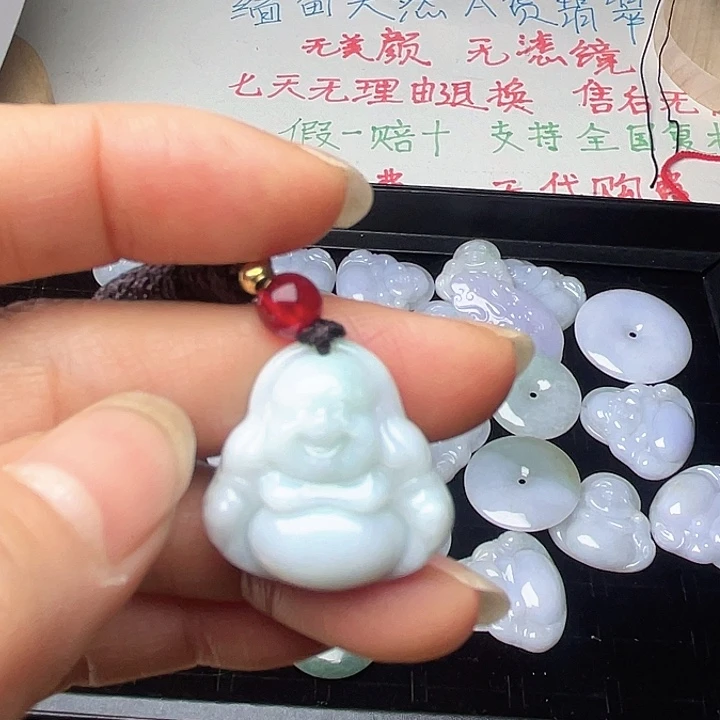 翡翠未镶嵌颈饰佛公