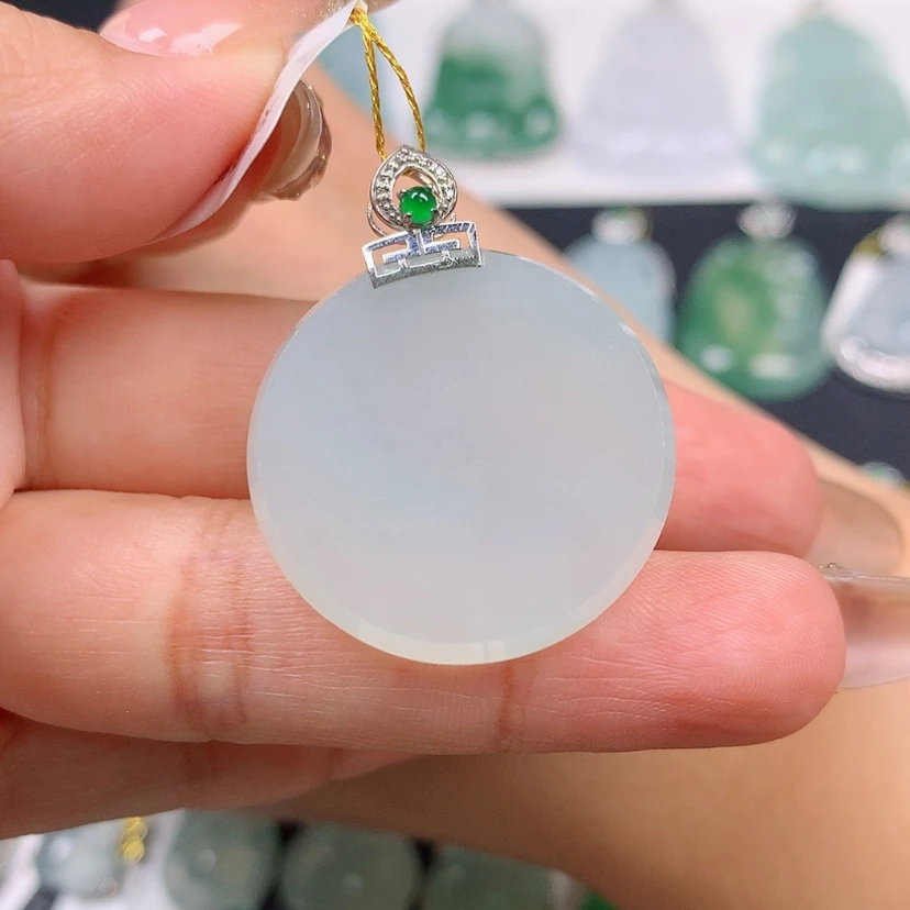 【闪购商品】翡翠18K金镶嵌颈饰圆牌