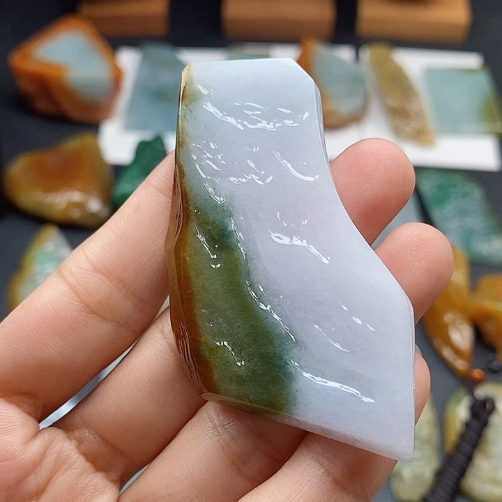 用***我定制翡翠未镶嵌翡翠包雕刻