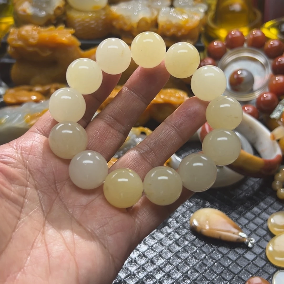 石英质玉未镶嵌颈饰