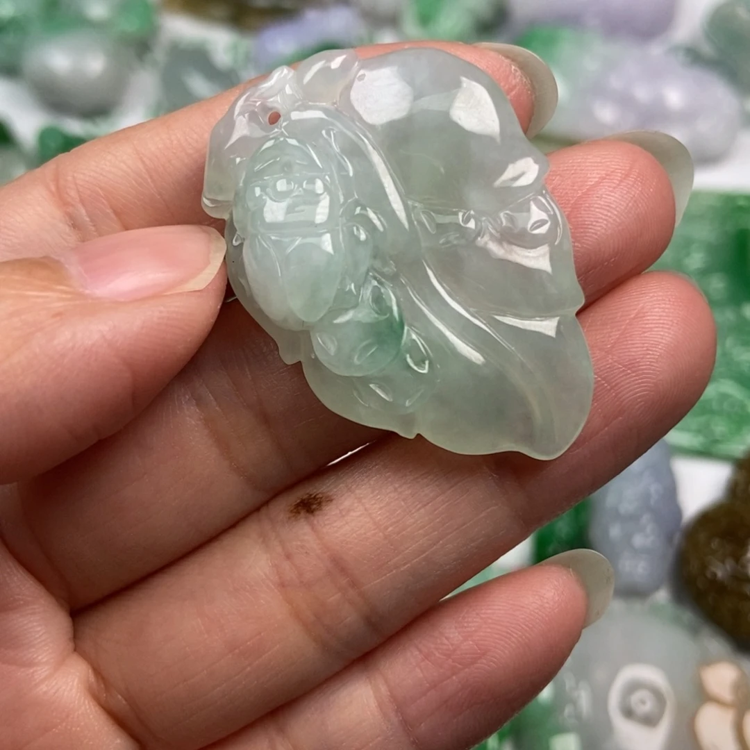 L***蓝翡翠未镶嵌颈饰翡翠