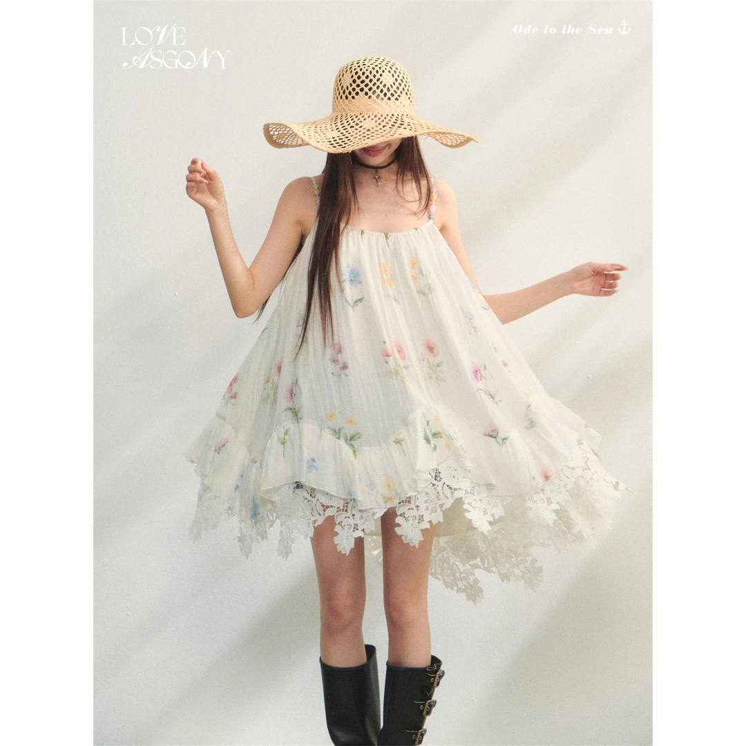 AsGony 繁花印花蕾丝拼接串珠吊带裙法式度假风不规则碎花连衣裙