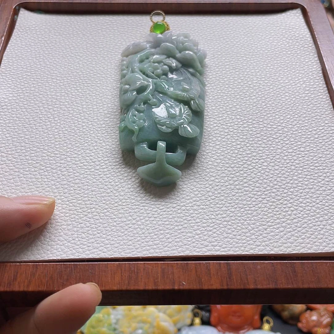 翡翠未镶嵌颈饰吊坠