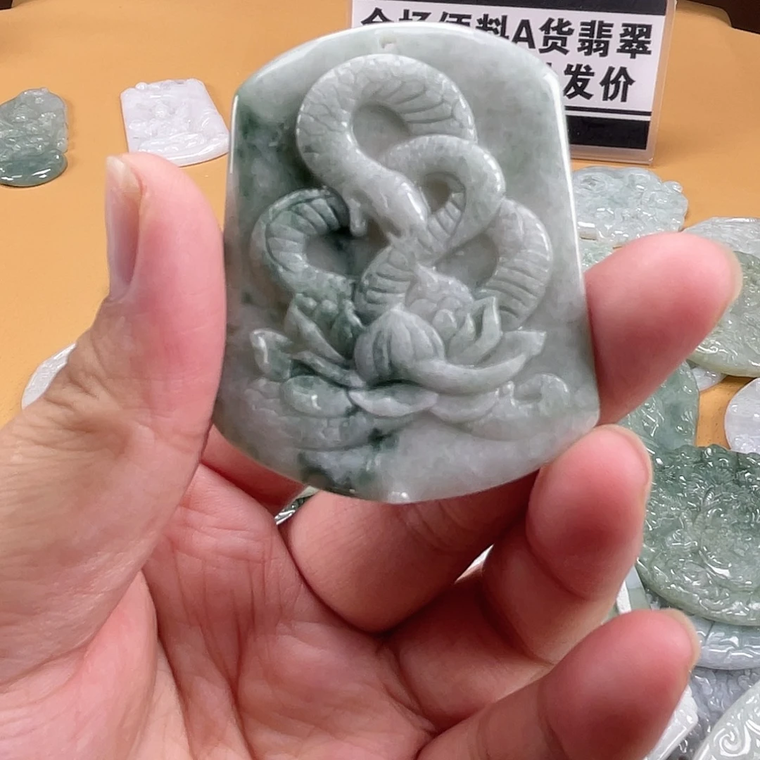 翡翠未镶嵌颈饰翡翠