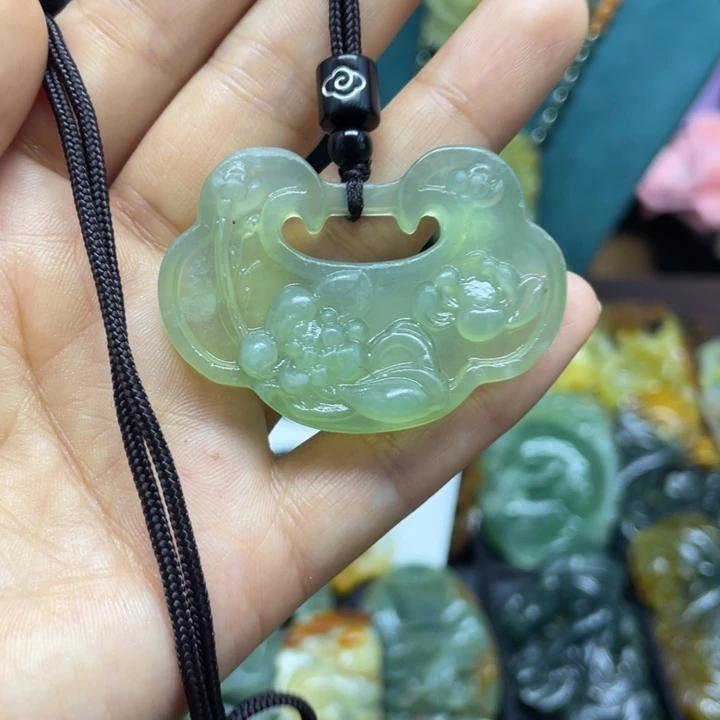 未镶嵌蛇纹石玉颈饰