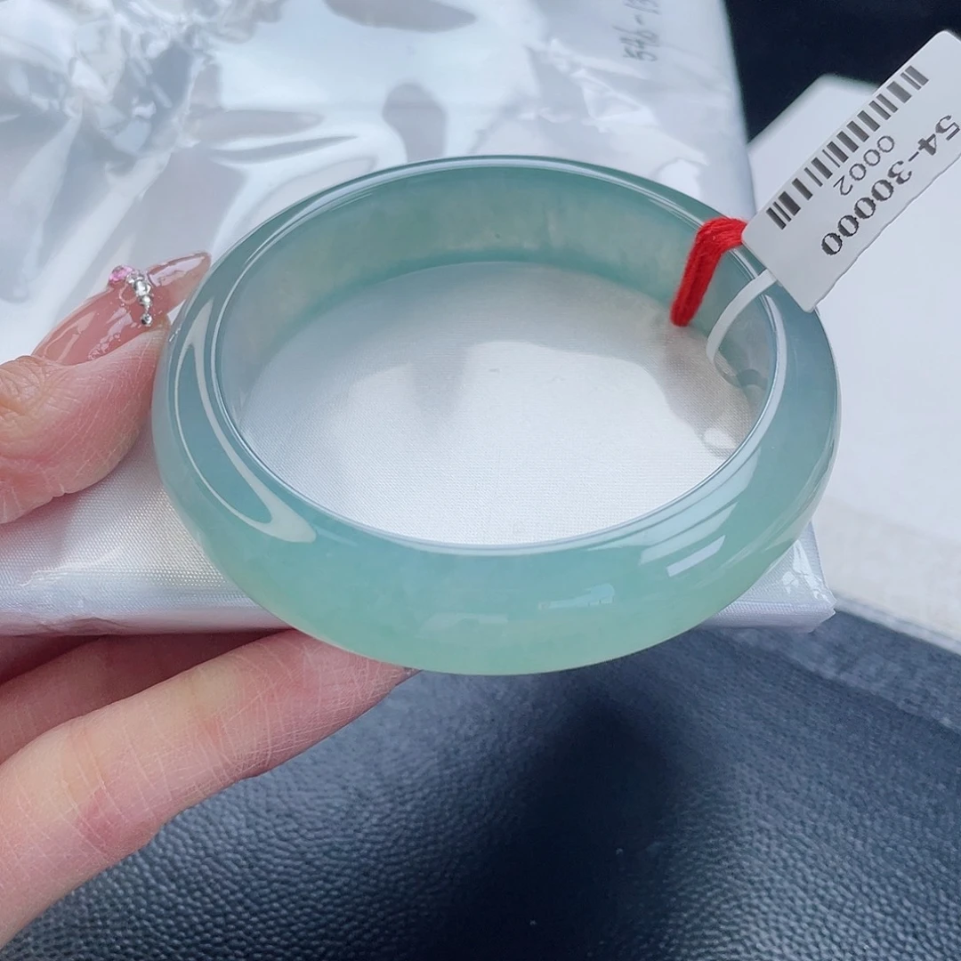 翡翠手镯未镶嵌翡翠