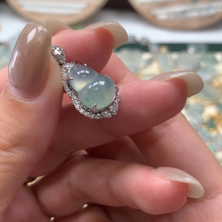 颈饰银S925镶嵌翡翠葫芦