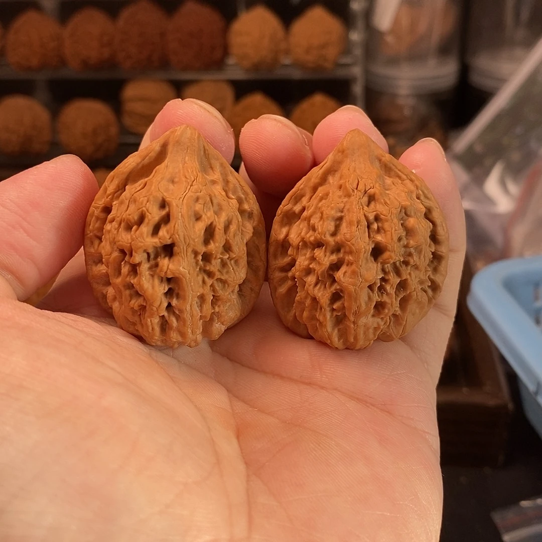 1文玩核桃血龙鸡心35-417