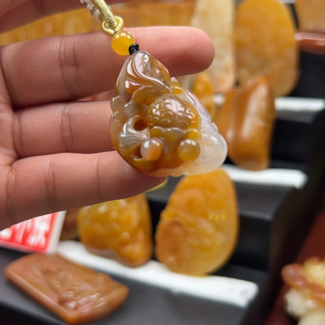 未镶嵌石英质玉（黄龙玉）黄龙玉