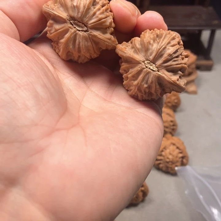 帅***途文玩核桃把件磨盘