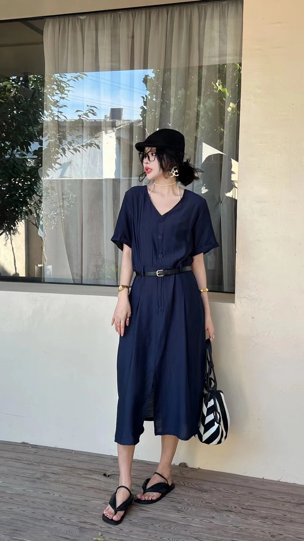 法式复古高级感赫本风夏季显瘦高腰连衣裙气质时尚