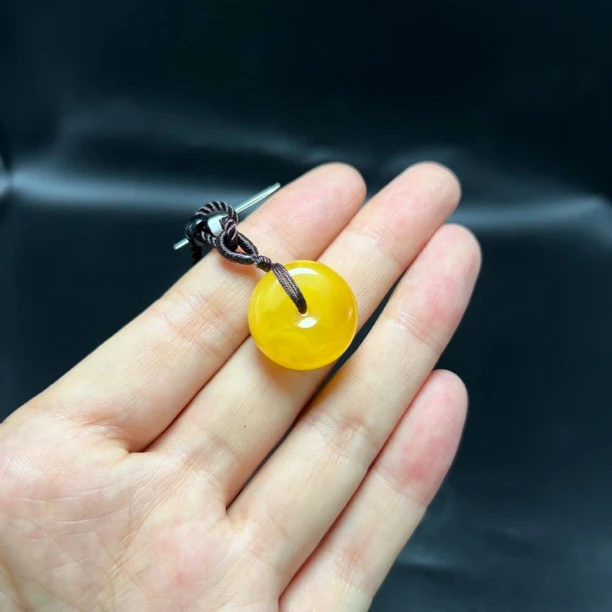 29  琥珀蜜蜡吊坠（多样性发其一）
