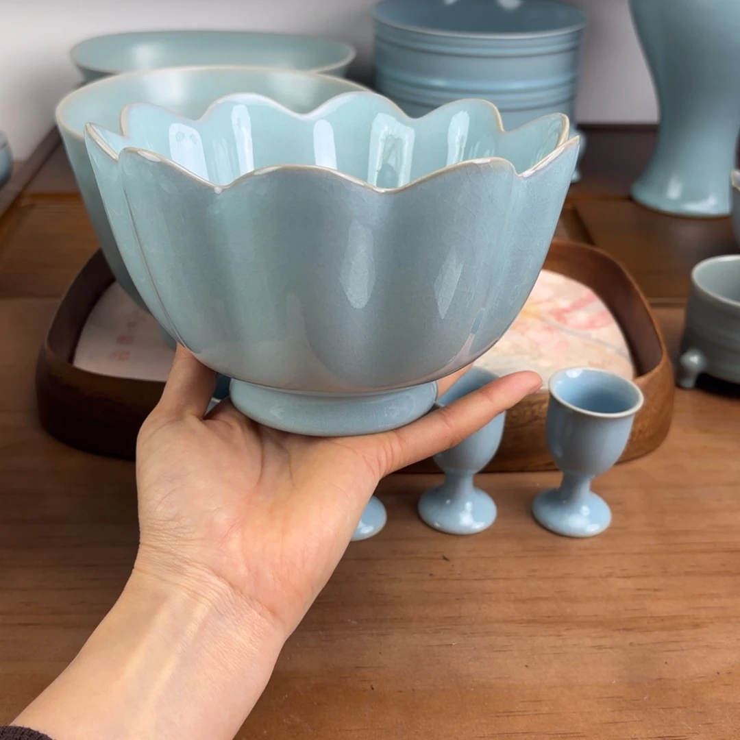 陶盘天青釉大号莲花碗微瑕