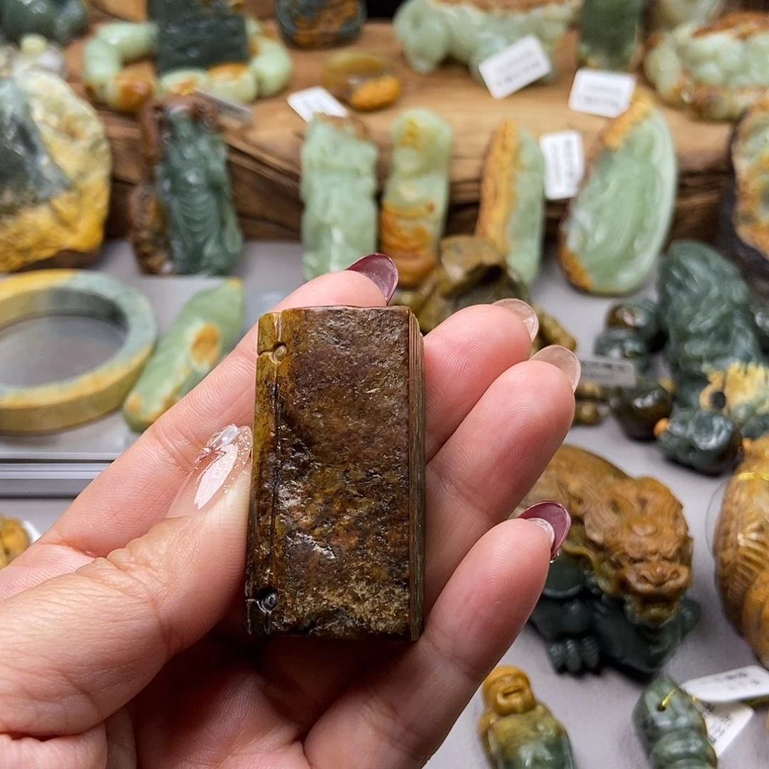 岫岩河磨玉（透闪石质玉）挂坠未镶嵌哆**梦